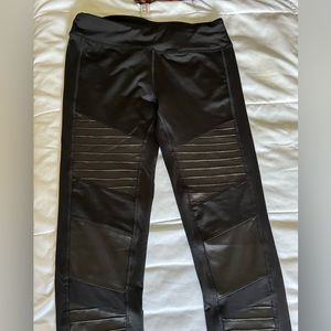 Electric yoga leggings